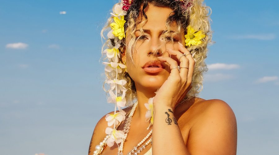 DVma beach goddess closeup