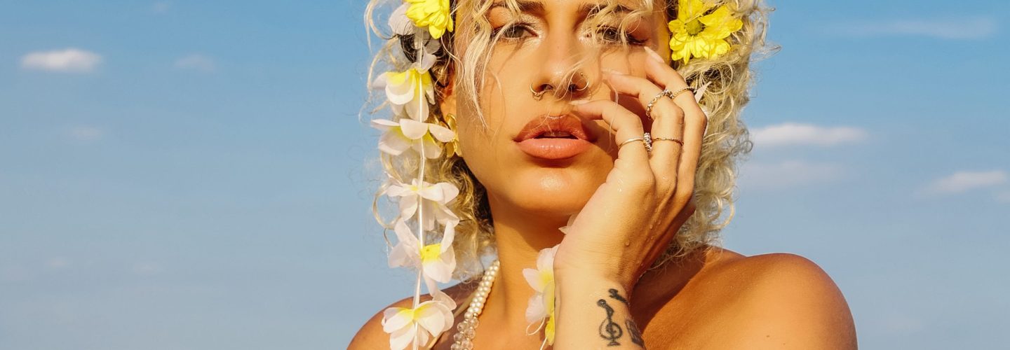 DVma beach goddess closeup